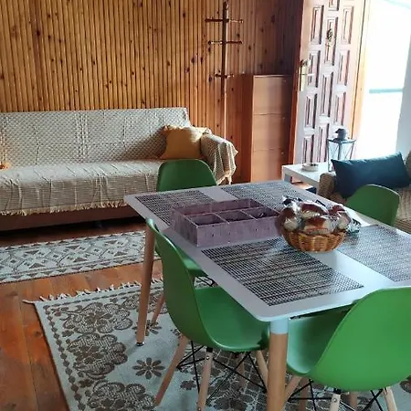 Peter's Traditional House Apartman *